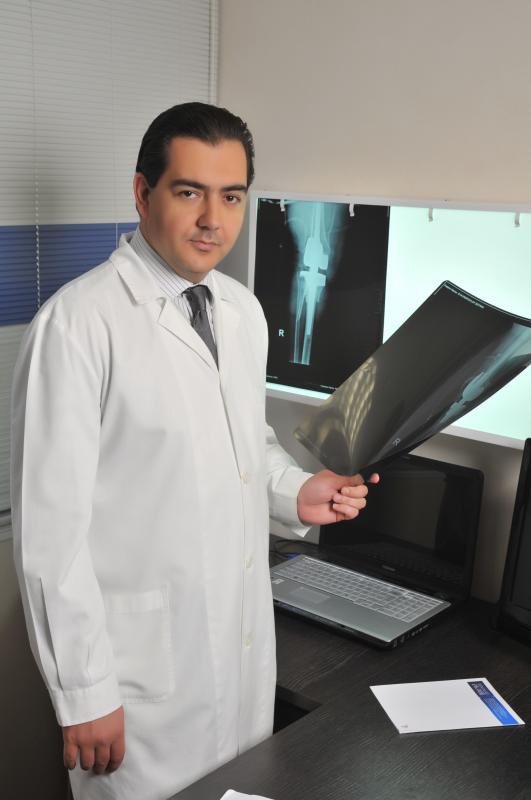 ΟΡΘΟΠΑΙΔΙΚΟΣ ΧΕΙΡΟΥΡΓΟΣ ΑΡΘΡΟΠΛΑΣΤΙΚΕΣ ΓΟΝΑΤΟΥ ΙΣΧΙΟΥ ΙΛΙΣΙΑ ΚΟΥΚΑΚΗΣ ΑΘΑΝΑΣΙΟΣ